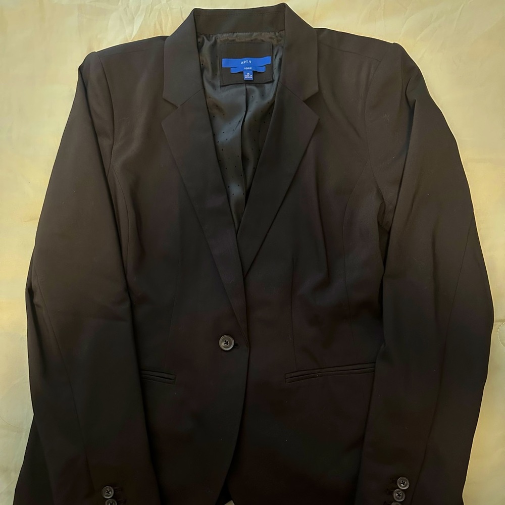 Apt 9 brand women's size 14 blazer.  Great condition!